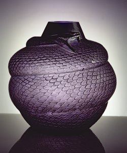 Serpent Vase, 1924 (formblåst lila glas)